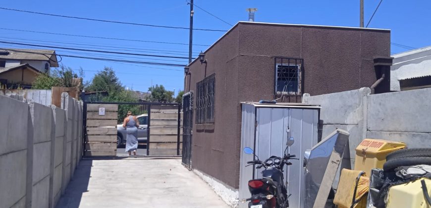 SE VENDE AMPLIO TERRENO (792m2) CON EXCELENTE CASA EN REÑACA ALTO (CONVERSABLE)